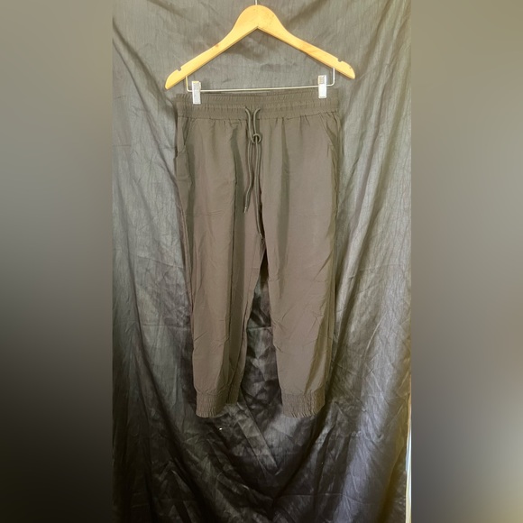 Embrace athleisure small pants - Picture 1 of 3